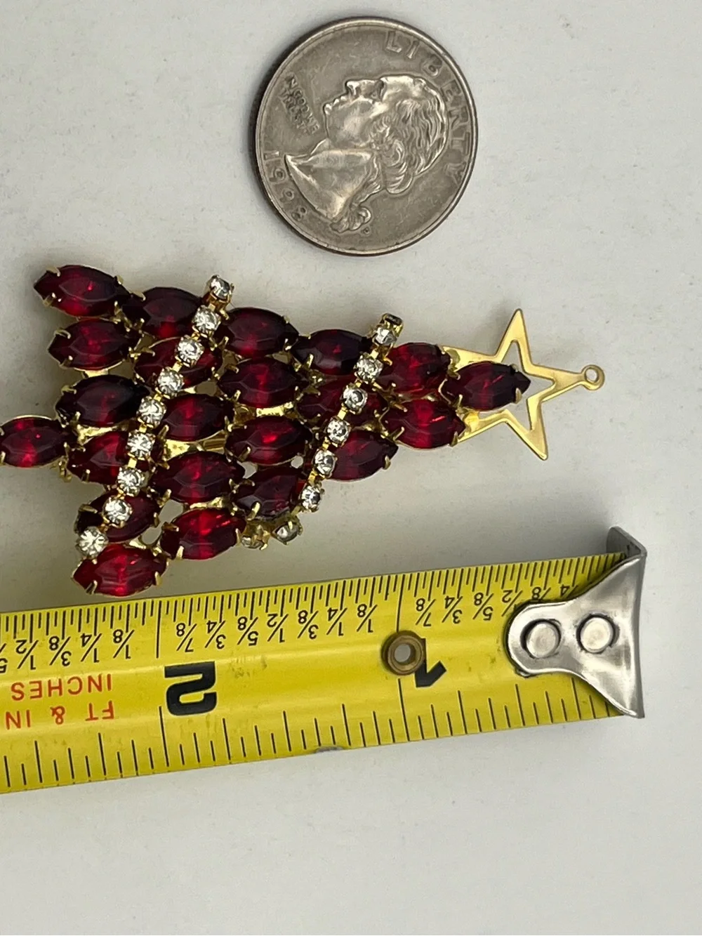 Christmas tree holiday red marquis shaped rhinestone gold tone brooch pin star